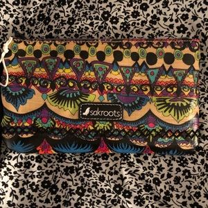 Sakroots wristlet type purse with charging